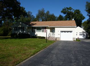 19 Cedar Rd, Pompton Plains, NJ 07444