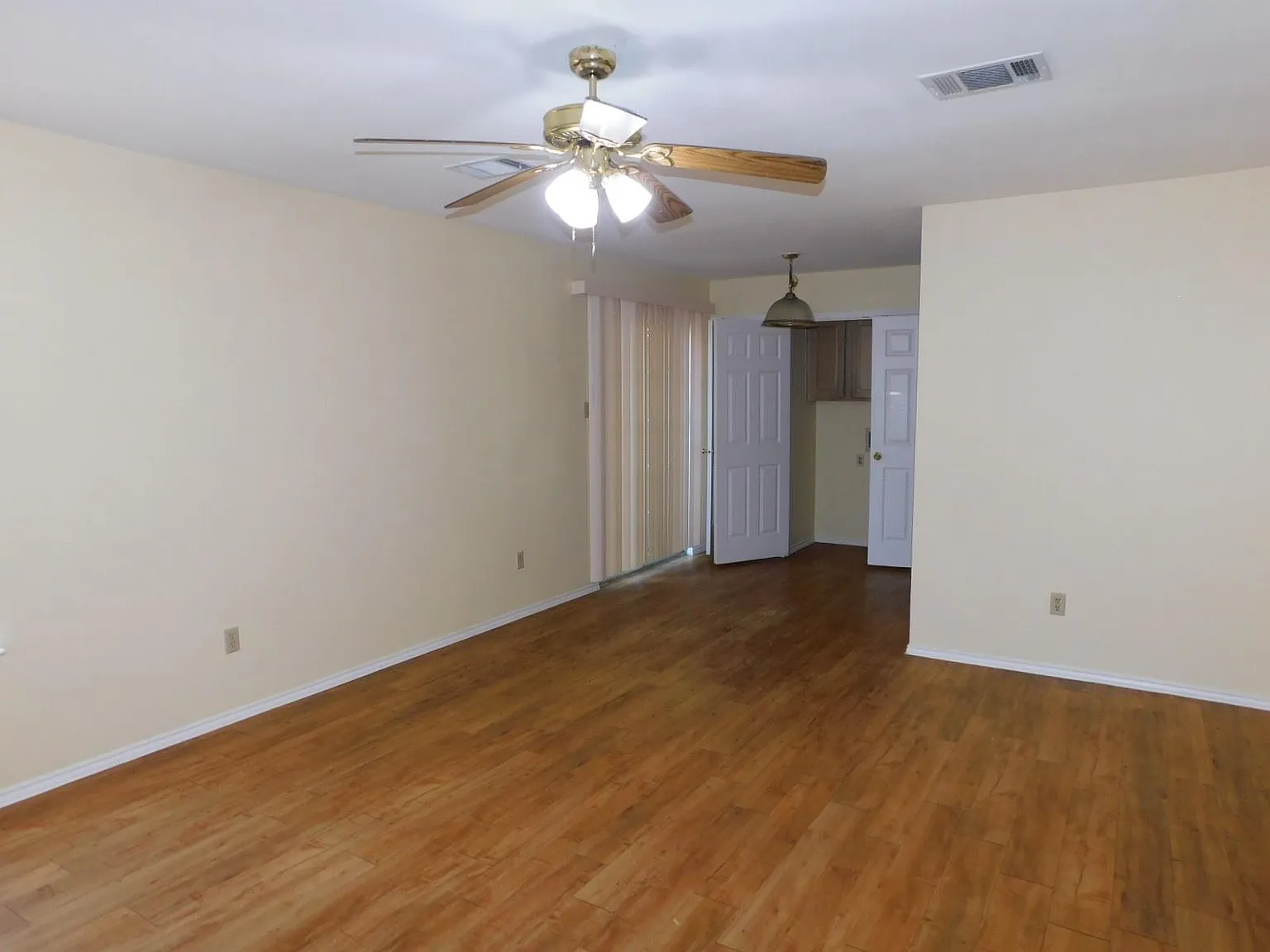 2 bed, 2.0 bath, 914 sqft, $1,150 — Photo 1