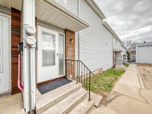 75 Amberly Ct NW, Edmonton, AB T5A 2H9