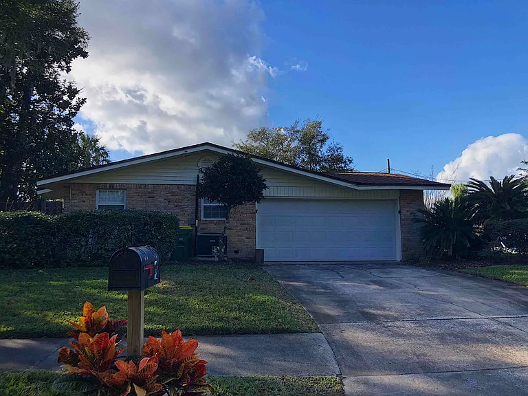 2 Fairway Rd — Photo 3