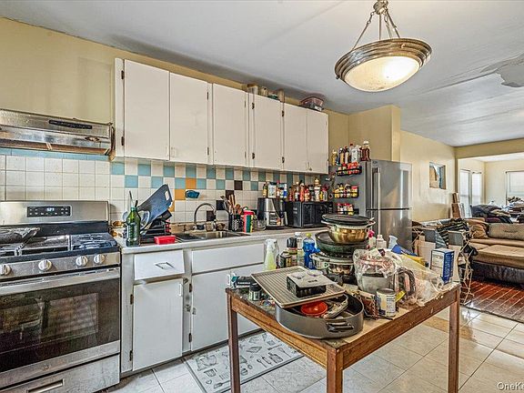 5th image of 13904 Lakewood Avenue