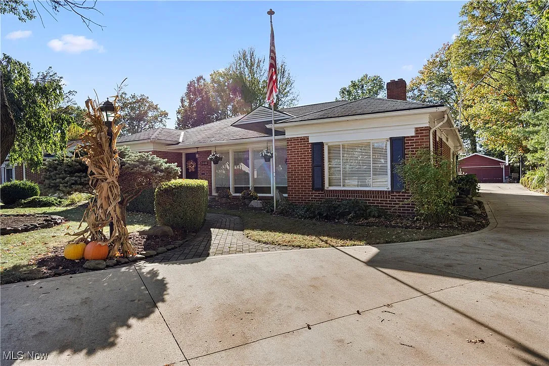2446 Walter Rd photo 1