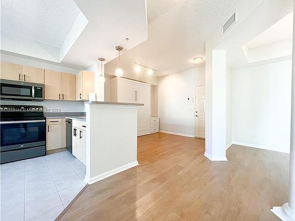4th image of 533 NE 3rd Ave APT 447