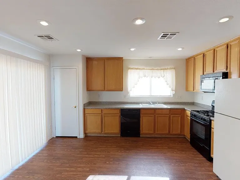 9546 Swiss Stone Ct — Photo 7