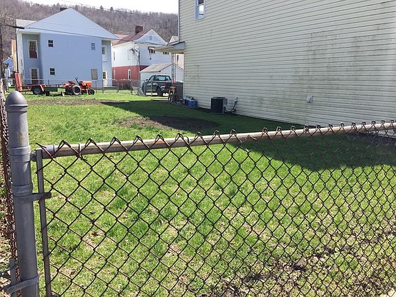 3rd image of 4812 Water St