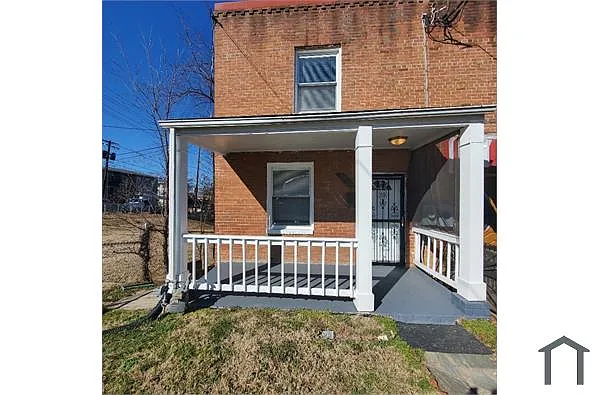 4406 Edson Pl NE photo 1