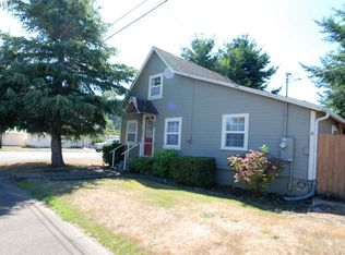 484 S 20th St, Reedsport, OR 97467