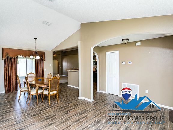 4th image of 284 Regal Downs Cir