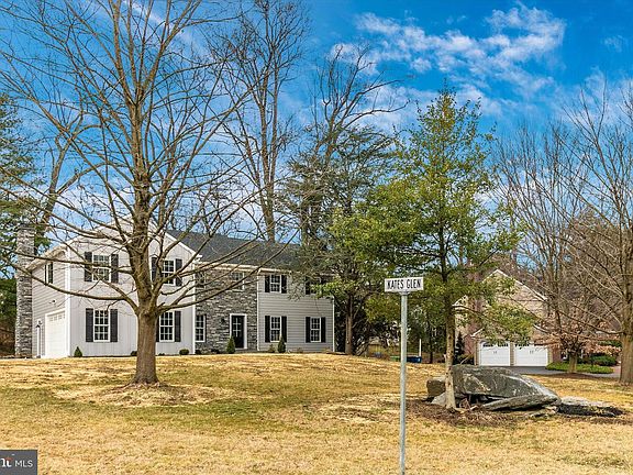 2nd image of 2 Kates Glen Ct