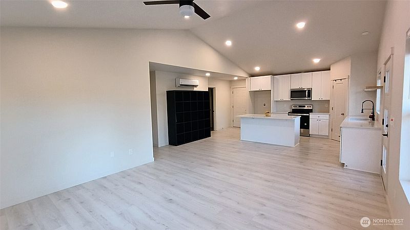 4th image of 3004 Orange Court