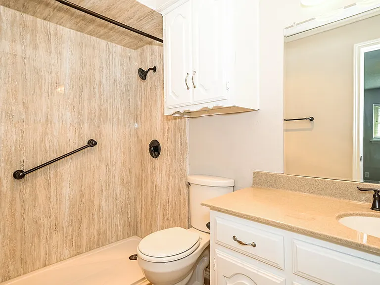 708 Village Green Dr — Photo 12