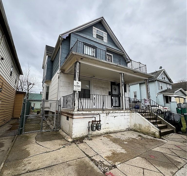 1st image of 815 E Delavan Ave