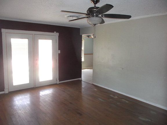 3rd image of 3504 Clearmont Ave
