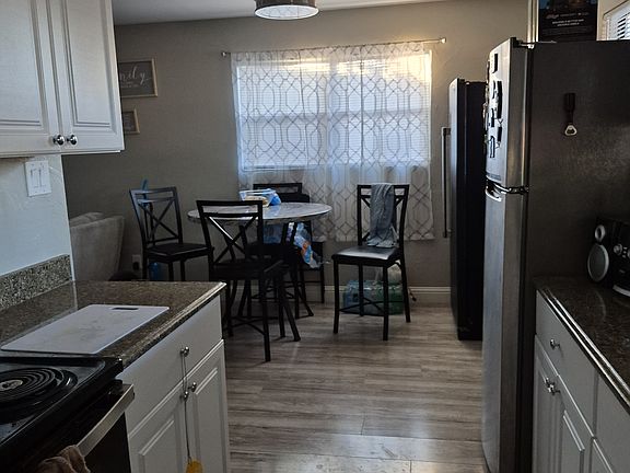 3rd image of 217 E Marguerita Dr