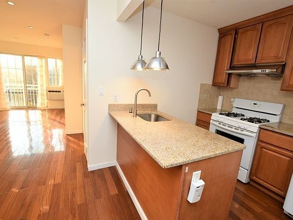 4th image of 43-33 42nd St #4A