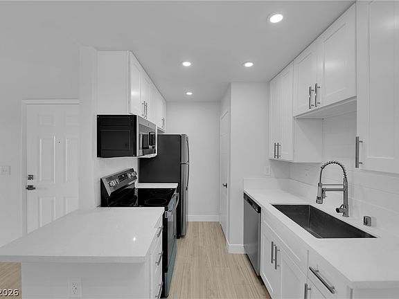 4th image of 5111 Lindell Rd Unit 202