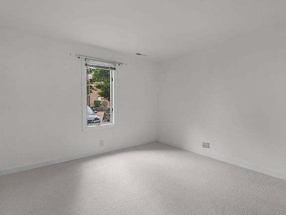 3rd image of 104 Hampton Pl