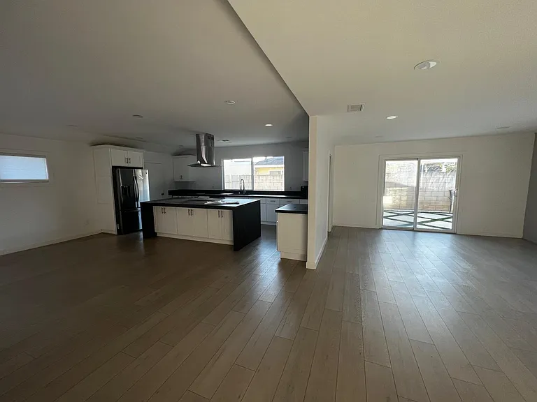 18591 Oriente Dr — Photo 7