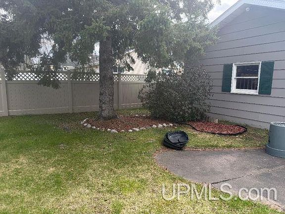 2nd image of 101 Beech St