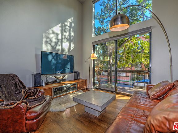 4th image of 980 Granville Ave #3