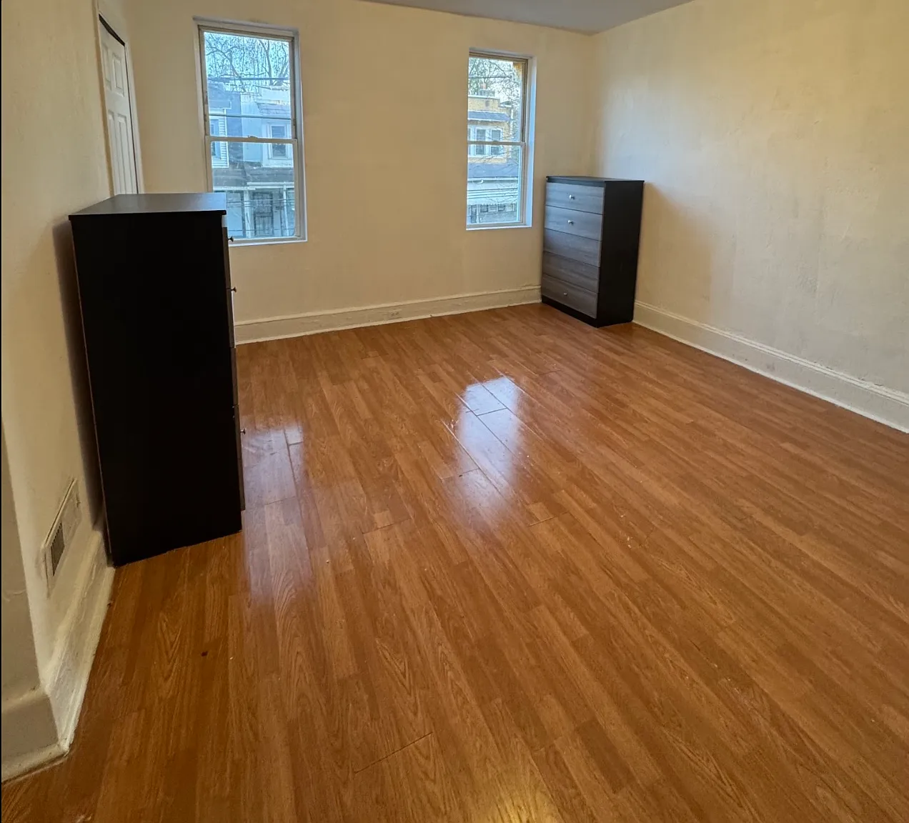 4 bed, 1350 sqft, $2,300 — Photo 3