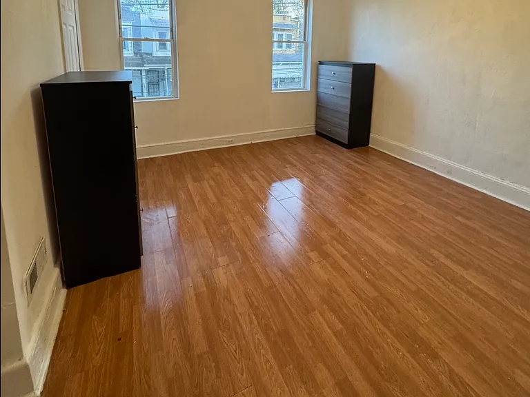 269 E Sharpnack St — Photo 3