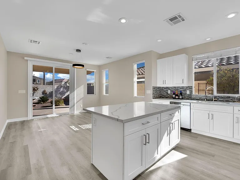 7752 Sundial Peak St — Photo 5
