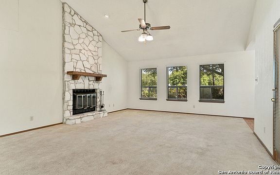 4th image of 1344 Hollyhock Ln