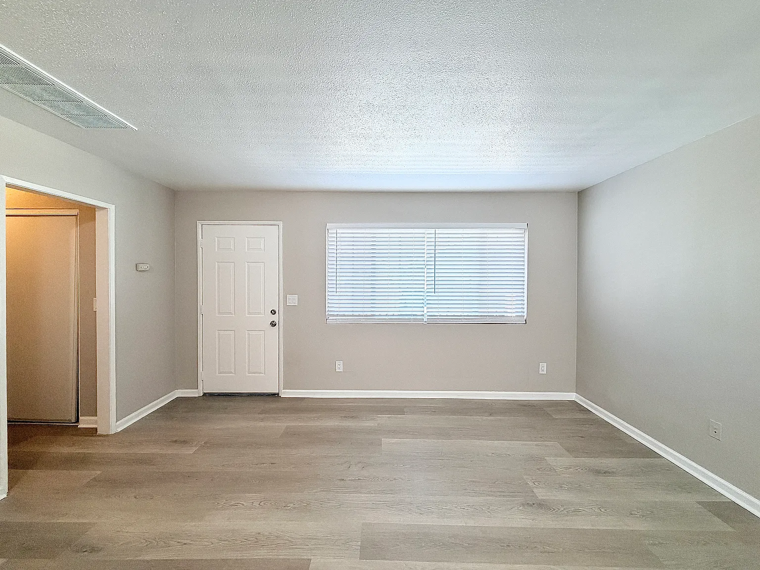 2 bed, 800 sqft, $2,150 — Photo 4