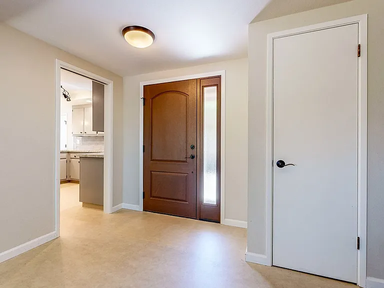 2146 Rivera Dr — Photo 9