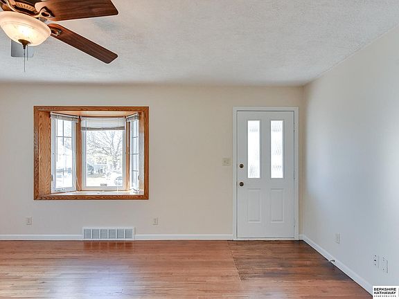 4th image of 3007 S 39th St