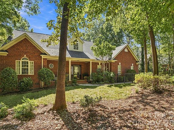 3rd image of 232 Pebble Stone Ln