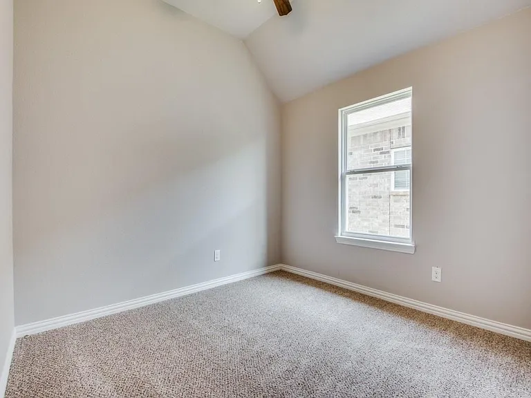 1004 Churchill Dr — Photo 15