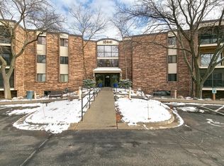 10441 Greenbrier Rd APT 101, Minnetonka, MN 55305