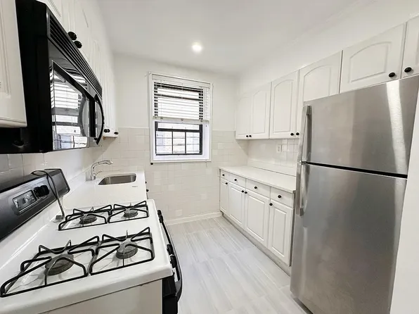 150 West End Avenue image 1 of 23