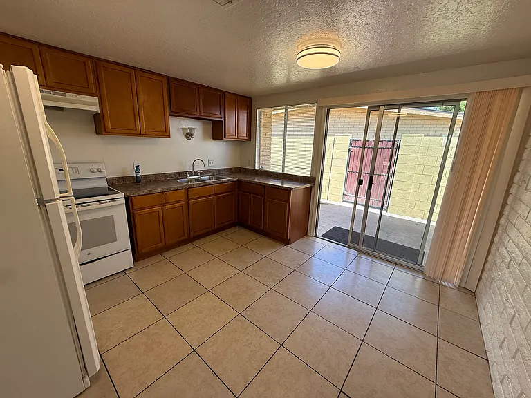 7526 W Glenn Dr #1 — Photo 2