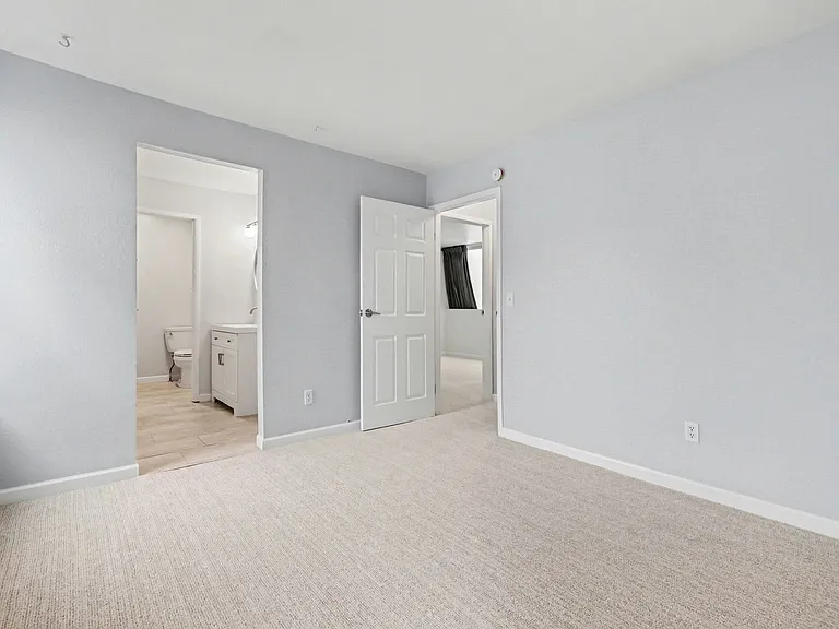 1050 S Monaco Pkwy #49 — Photo 17