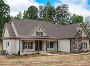 7623 Pemberley Dr, Oak Ridge, NC 27310