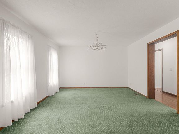 4th image of 11425 Evergreen Blvd