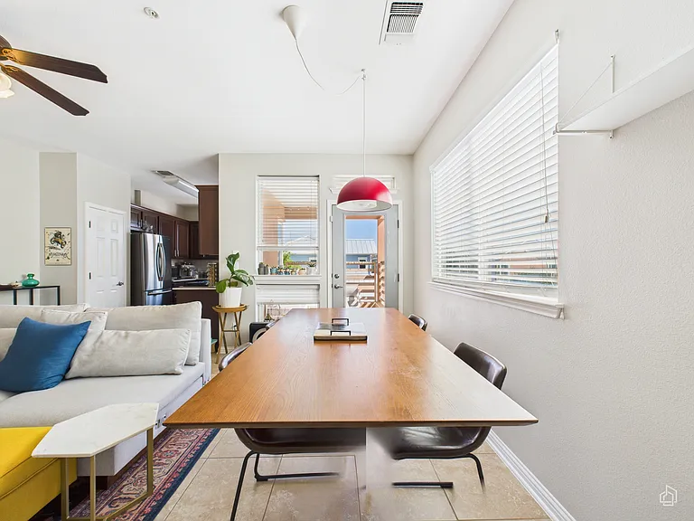 Simond Ave — Photo 9