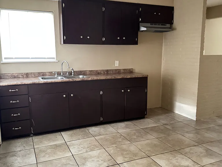 3007 Bobolink St — Photo 3