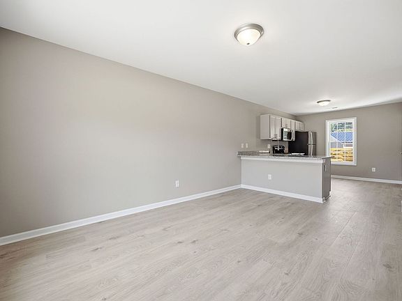 3rd image of 60 Coats Cir