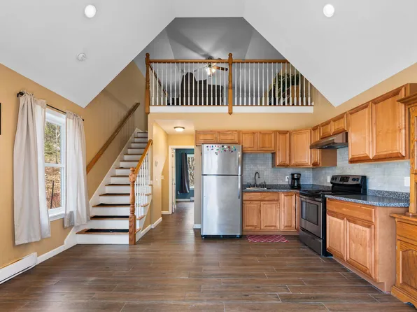 30 Frost Drive, Winthrop, ME 04364