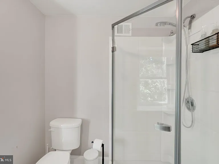 211 Gale Ln — Photo 34
