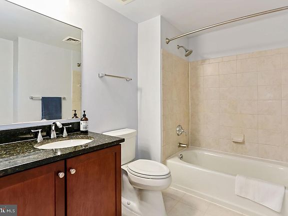 5th image of 1020 N Highland St Unit 409