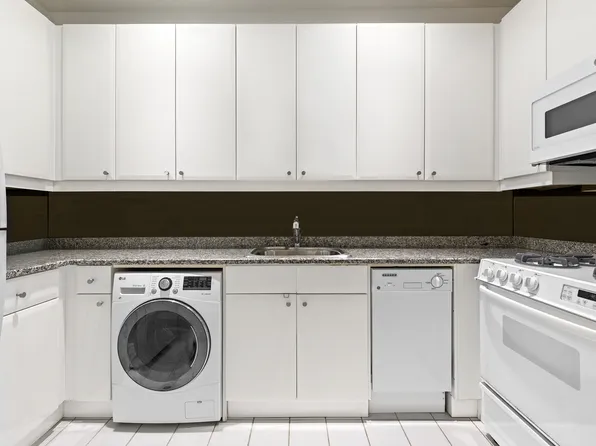 845 United Nations Plaza image 4 of 13