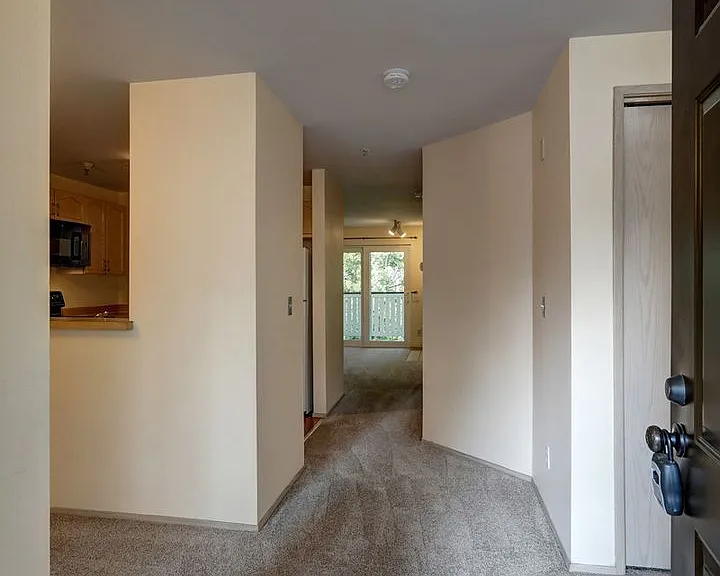 901 Sunset Blvd NE #D213 — Photo 2