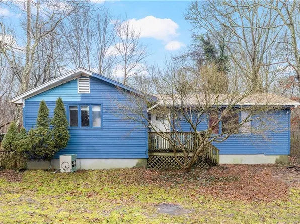 81 Stone Church Rd, Tiverton, RI 02878