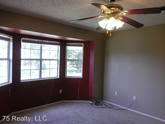 5th image of 4411 Windcrest Dr