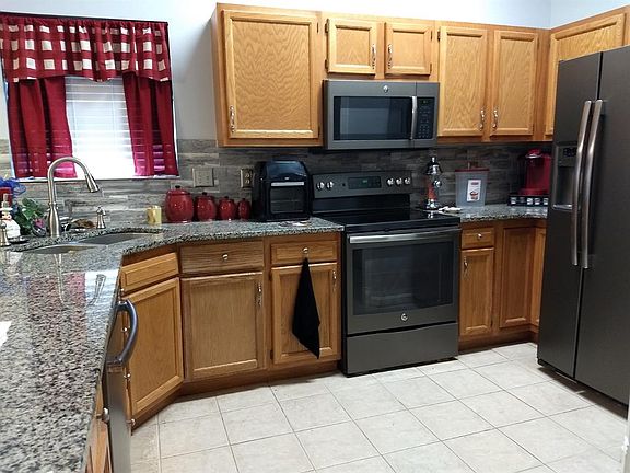 4th image of 20 Bobwhite Ct